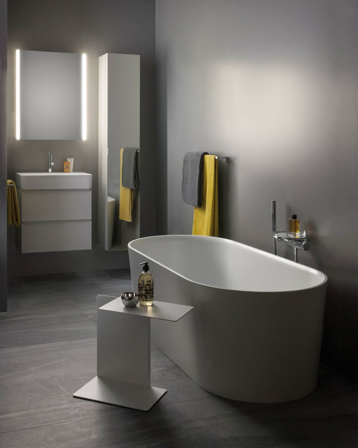 Presentamos en Barcelona unas bañeras de diseño minimalista