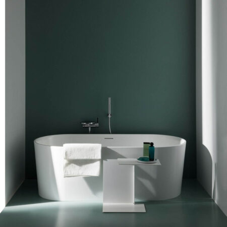 Presentamos en Barcelona unas bañeras caracterizadas por un diseño minimalista
