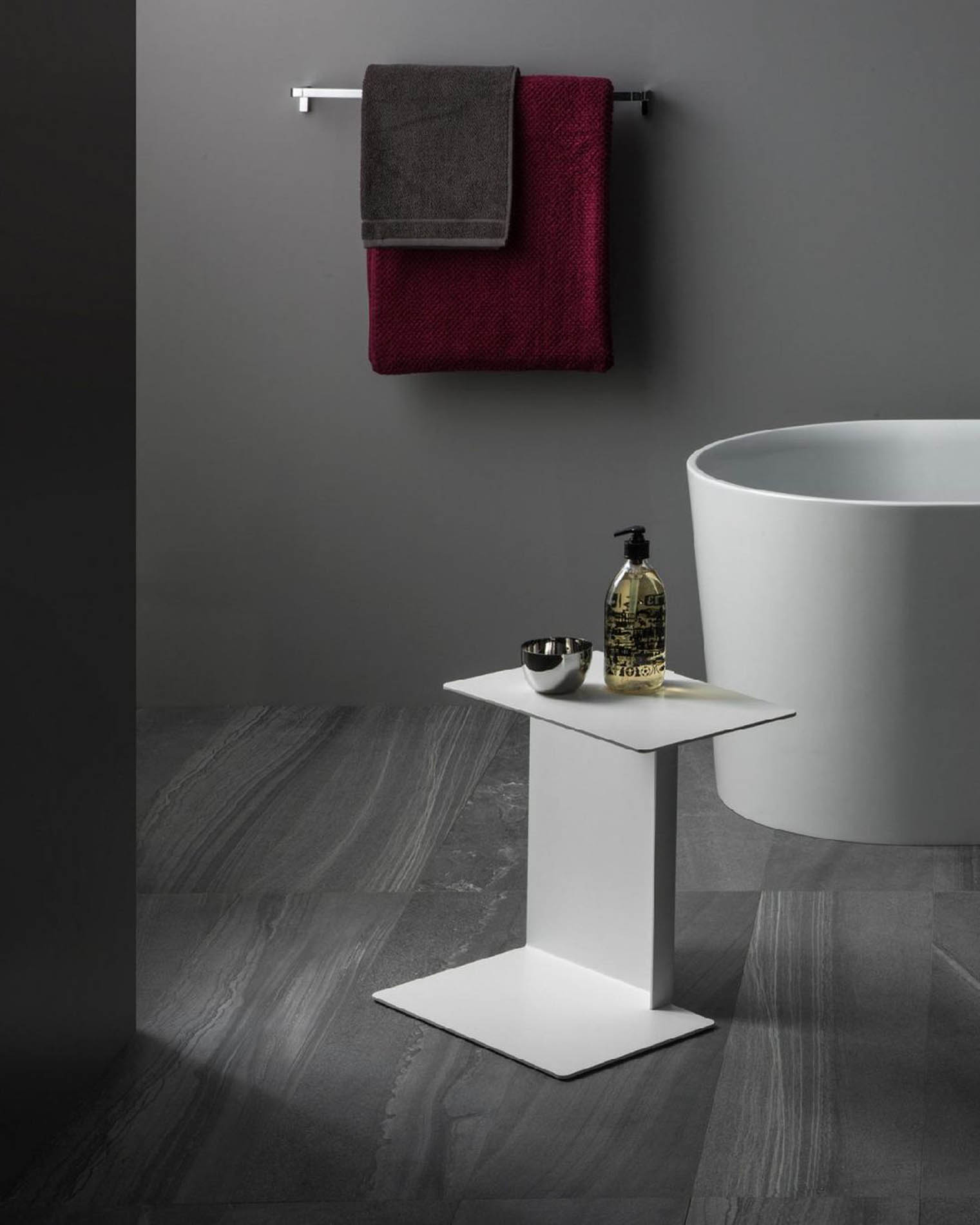 Presentamos en Barcelona unas bañeras de diseño minimalista