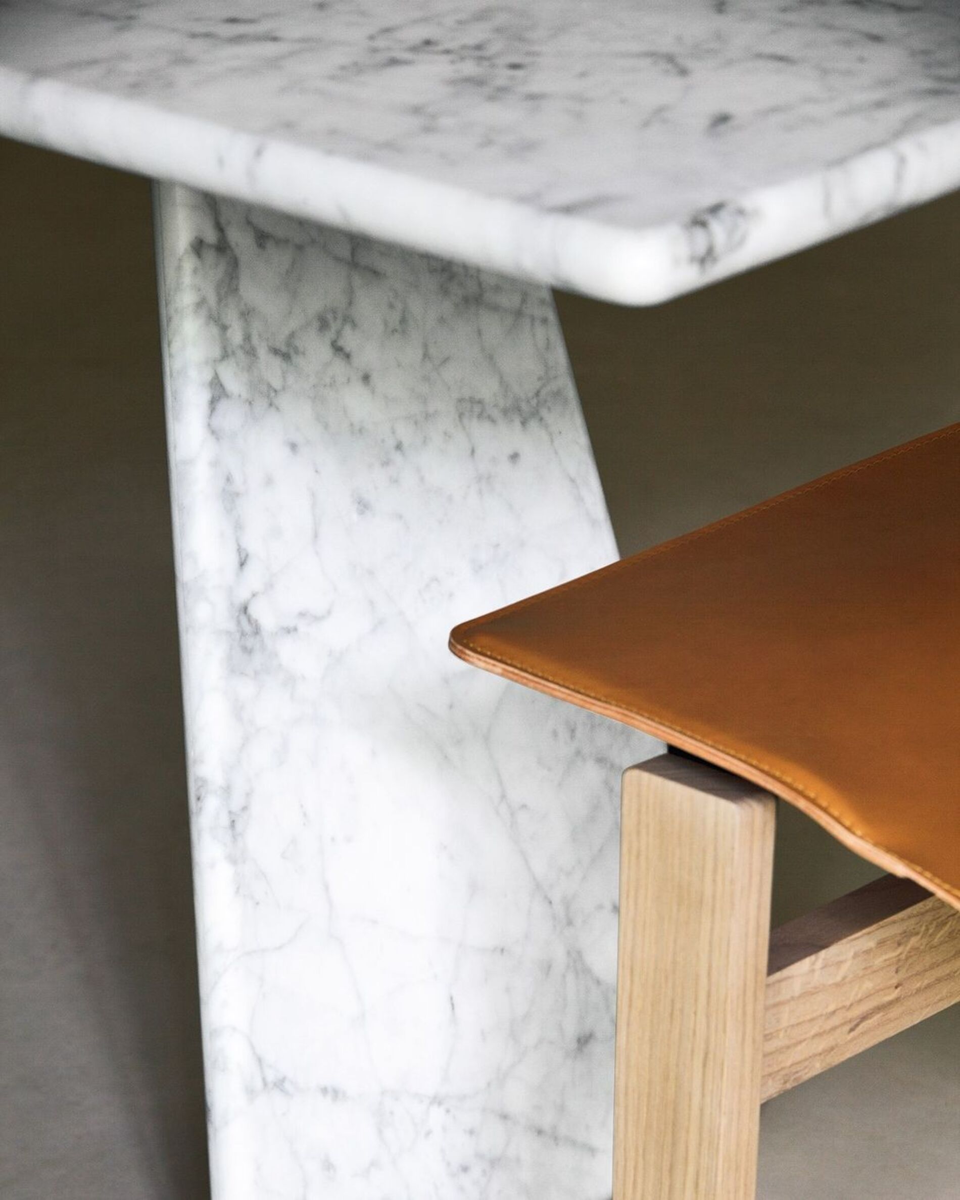 La mesa Asolo: la epítome del diseño de muebles elegantes y funcionales